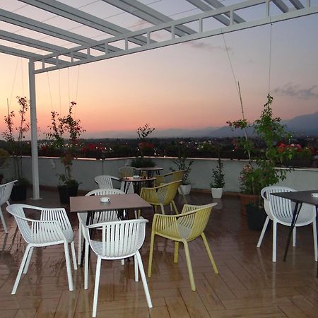 Sky Hotel Shkodër Esterno foto
