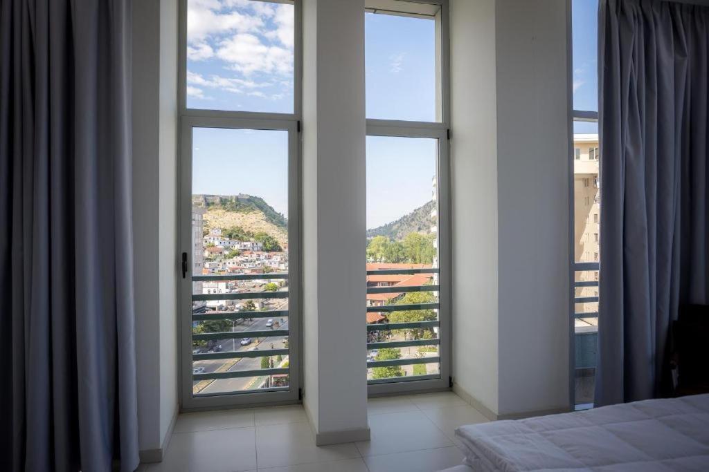 Sky Hotel Shkodër Esterno foto