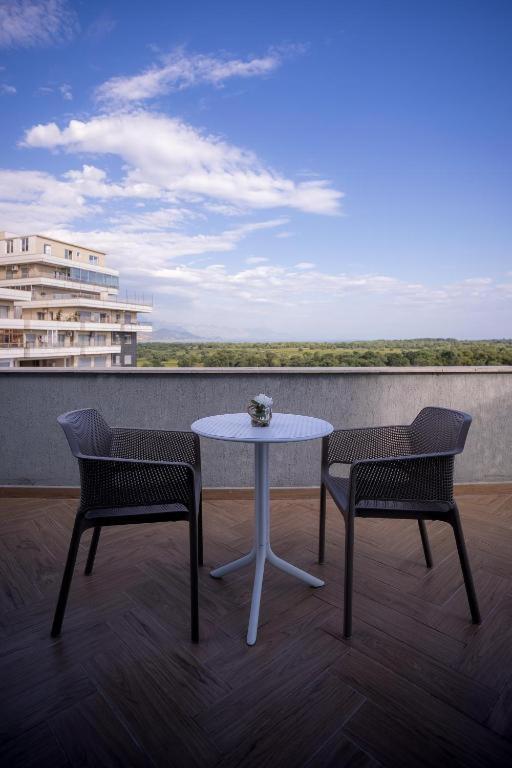 Sky Hotel Shkodër Esterno foto