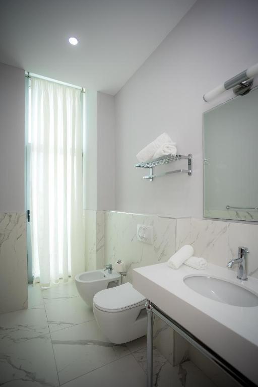 Sky Hotel Shkodër Esterno foto