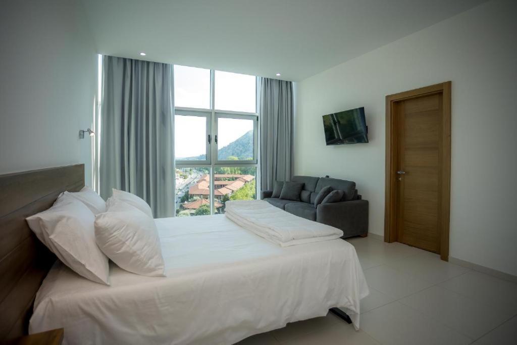 Sky Hotel Shkodër Esterno foto
