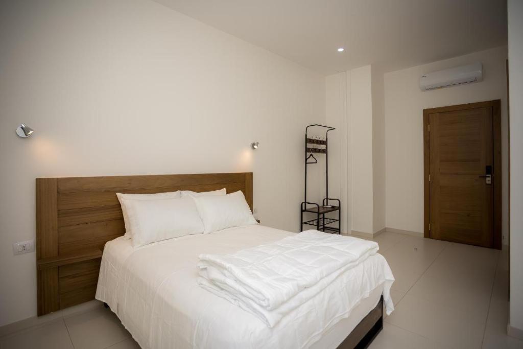 Sky Hotel Shkodër Esterno foto