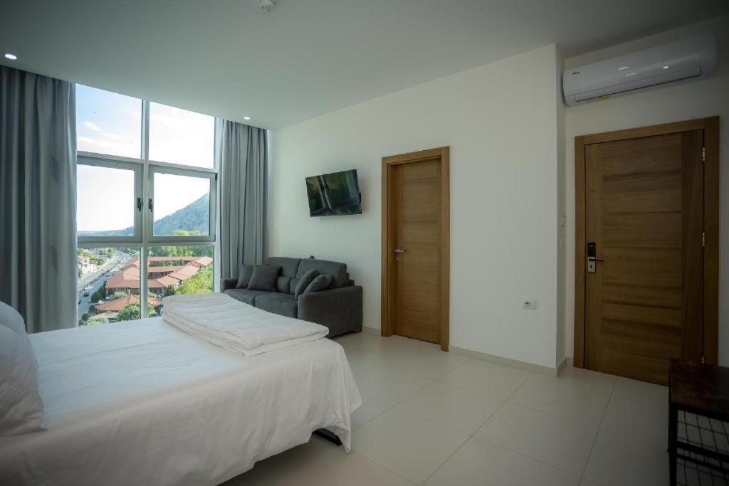 Sky Hotel Shkodër Esterno foto