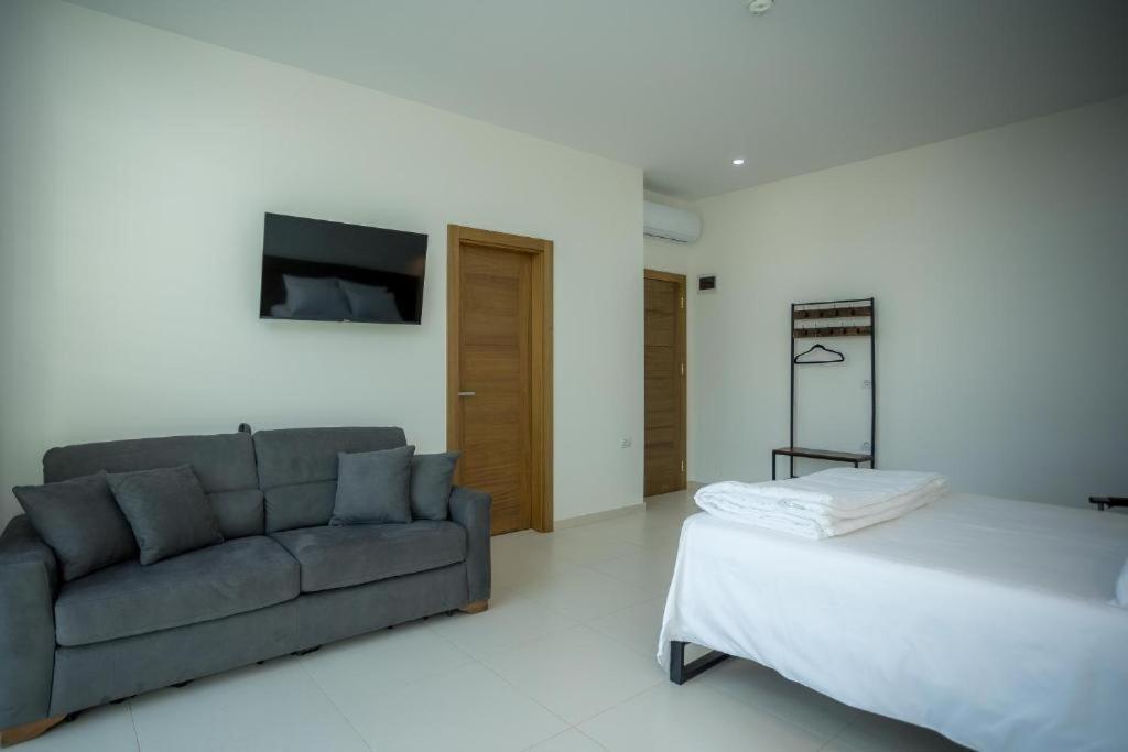 Sky Hotel Shkodër Esterno foto