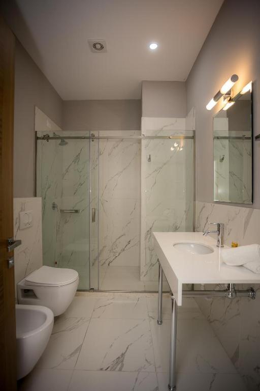 Sky Hotel Shkodër Esterno foto