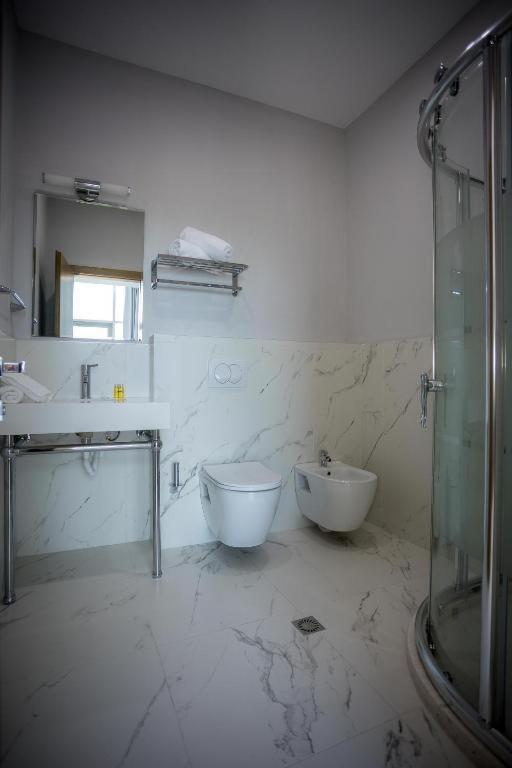 Sky Hotel Shkodër Esterno foto