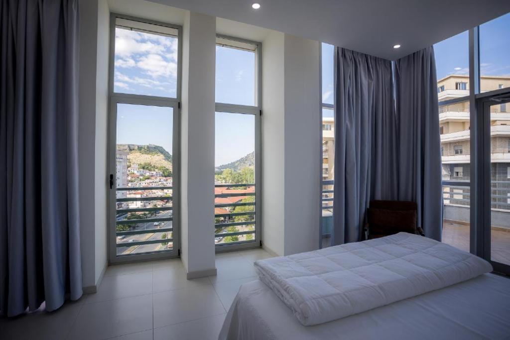 Sky Hotel Shkodër Esterno foto