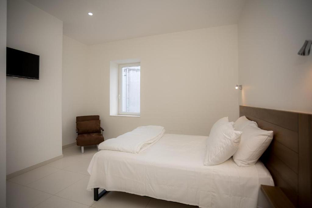 Sky Hotel Shkodër Esterno foto