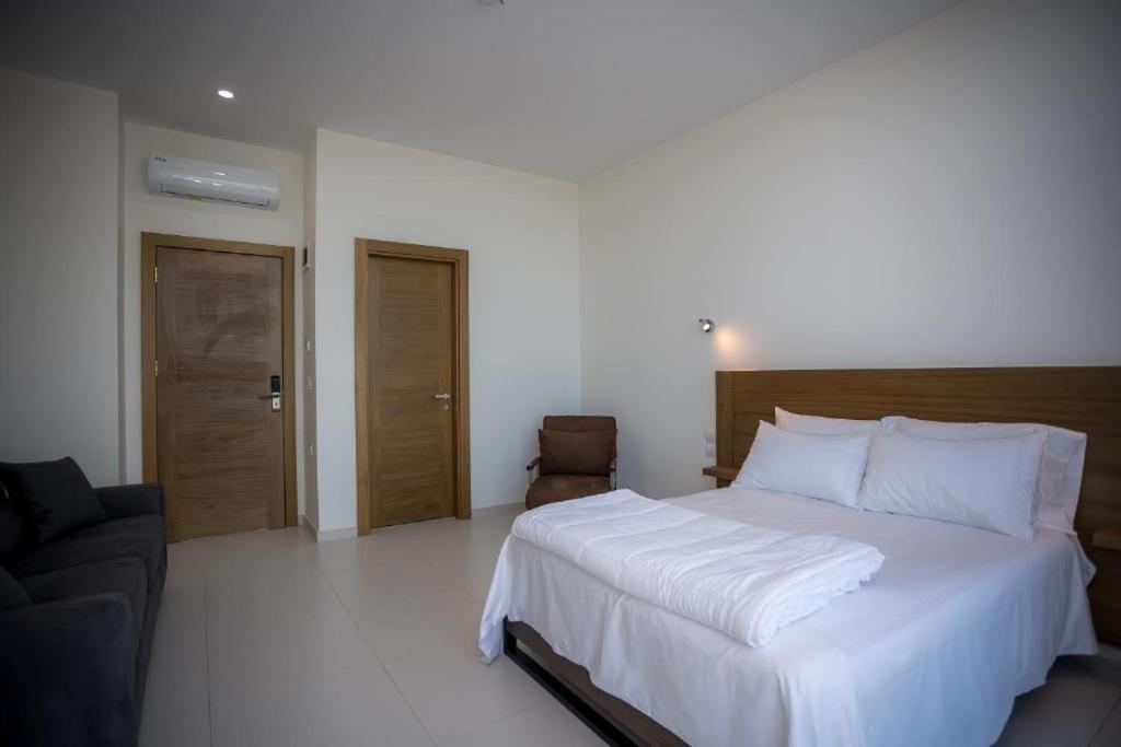 Sky Hotel Shkodër Esterno foto