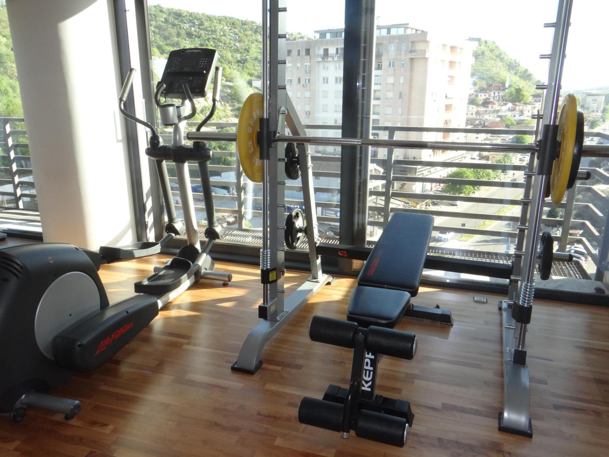 Sky Hotel Shkodër Esterno foto