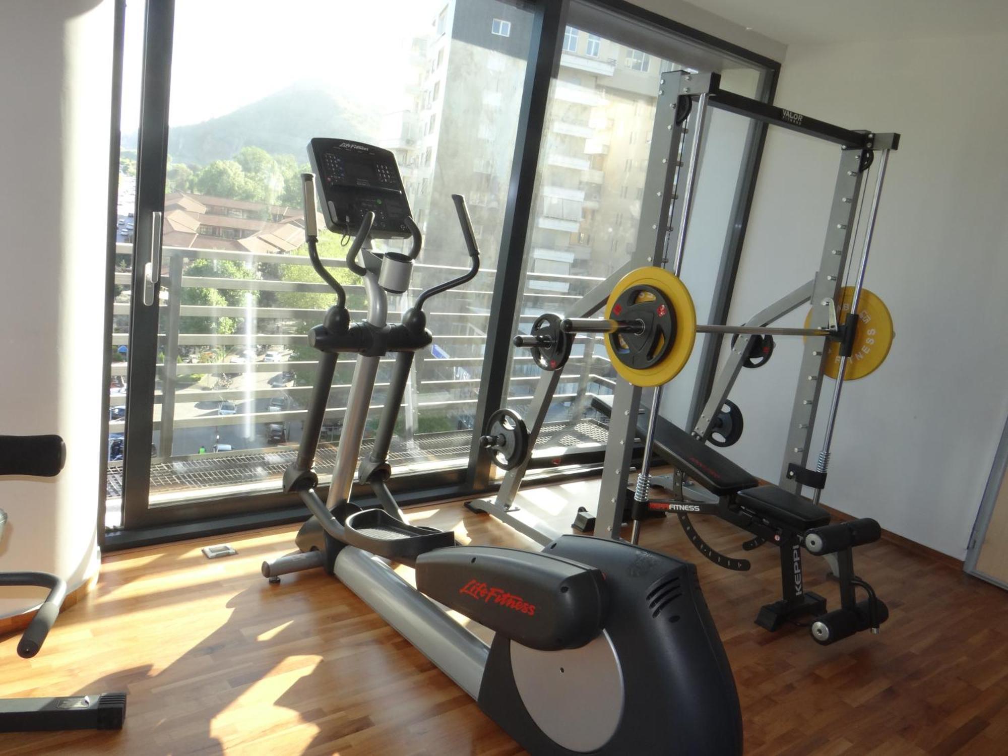 Sky Hotel Shkodër Esterno foto